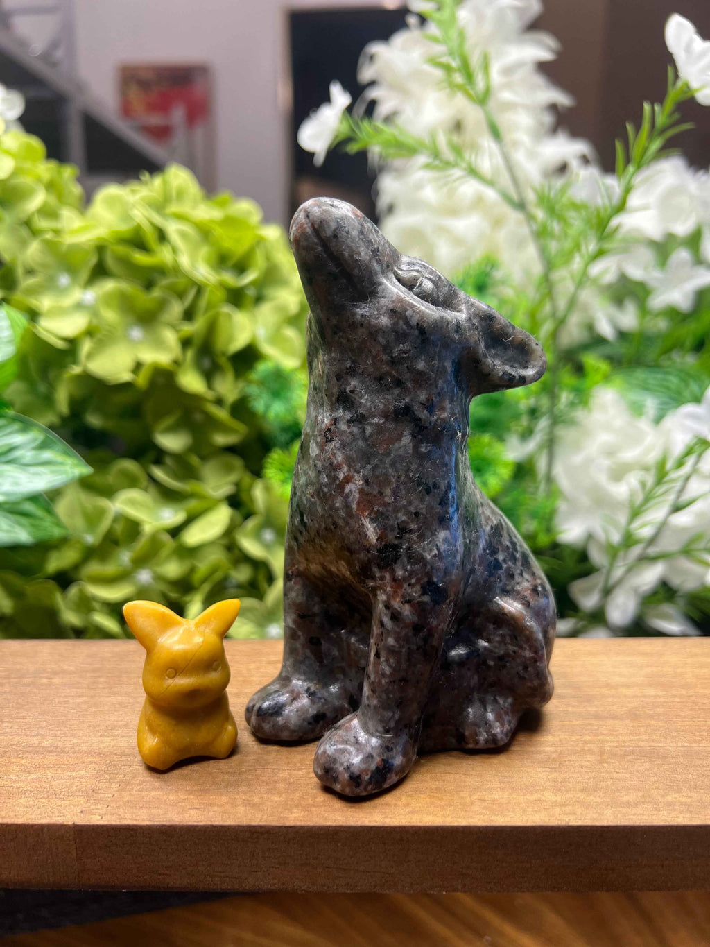 Unique Yooperlite Howling Wolf Carving - Bring Nature's Spirit to Your Home