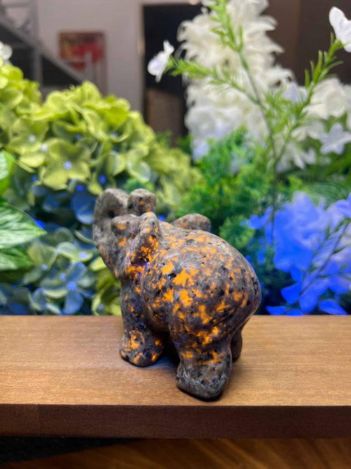 Enchanting Yooperlite Elephant Carving - A Touch of Elegance to Your Home Decor