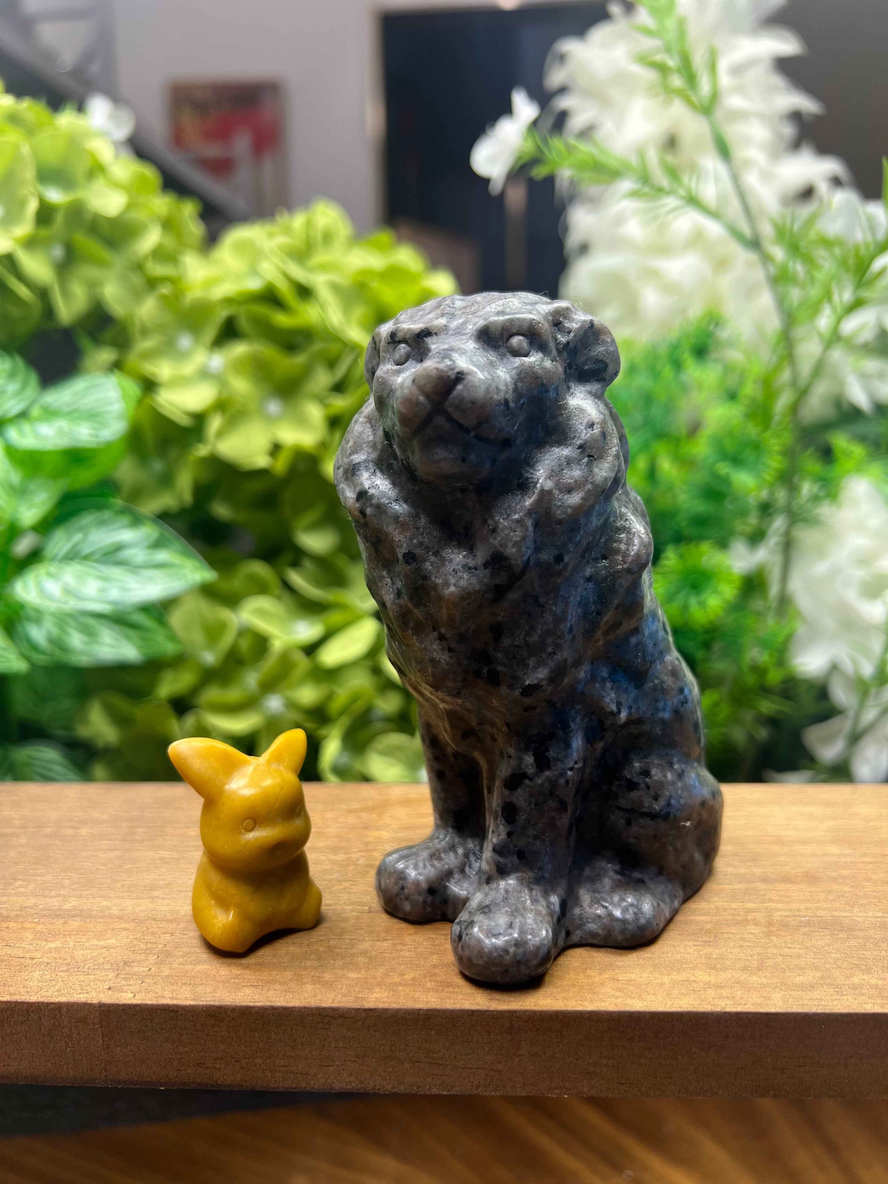 Yooperlite Sitting Lion Sculpture (Medium, 3.09*1.77*4.24, 1.125lb)