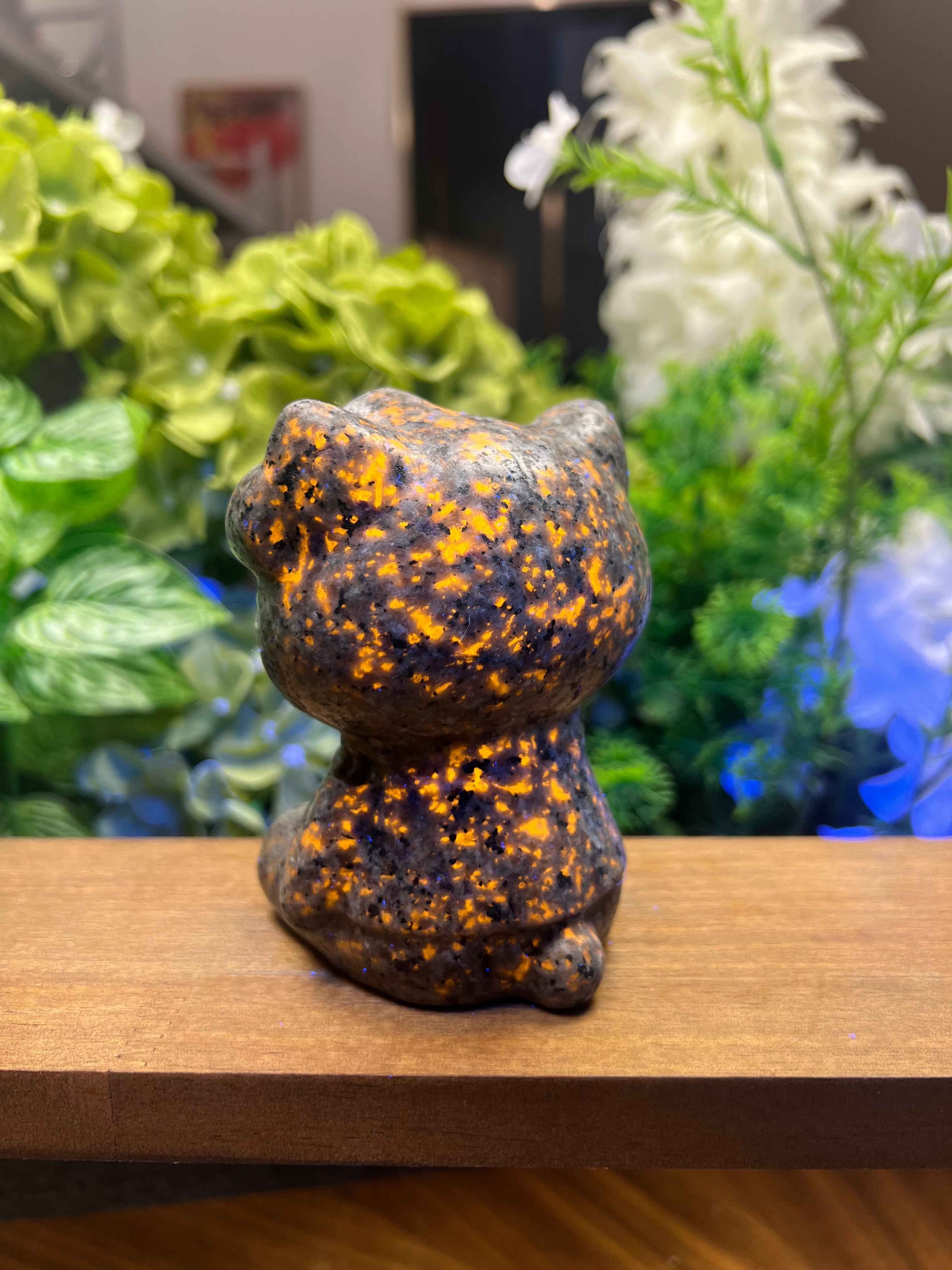 Yooperlite Anime Kitten Carving  (Medium, 2.97*2.86*3.72, 1.265lb)