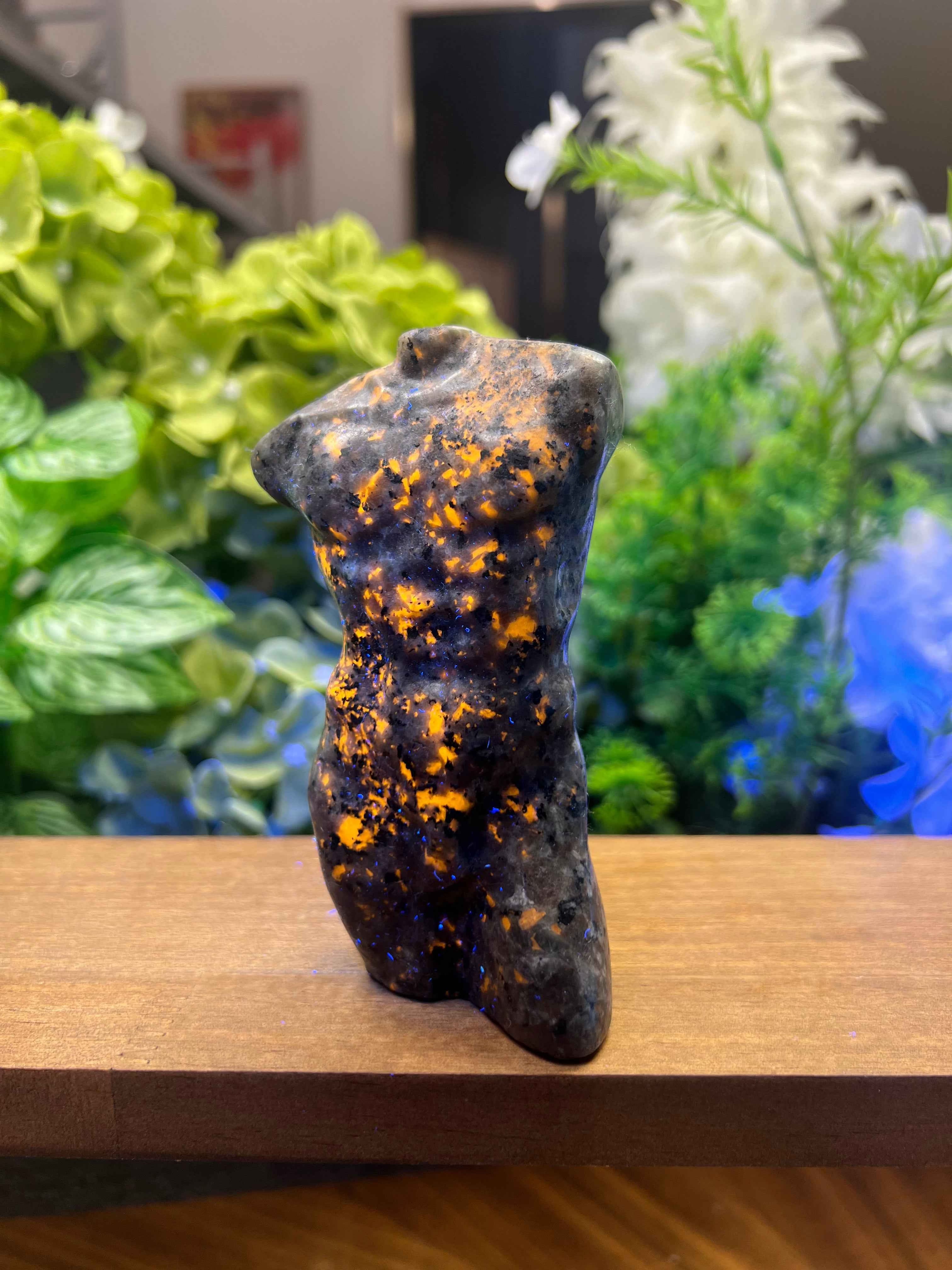 Yooperlite Muscular Male Torso Carving (Medium, 2.45*1.29*4.21, 0.595lb)