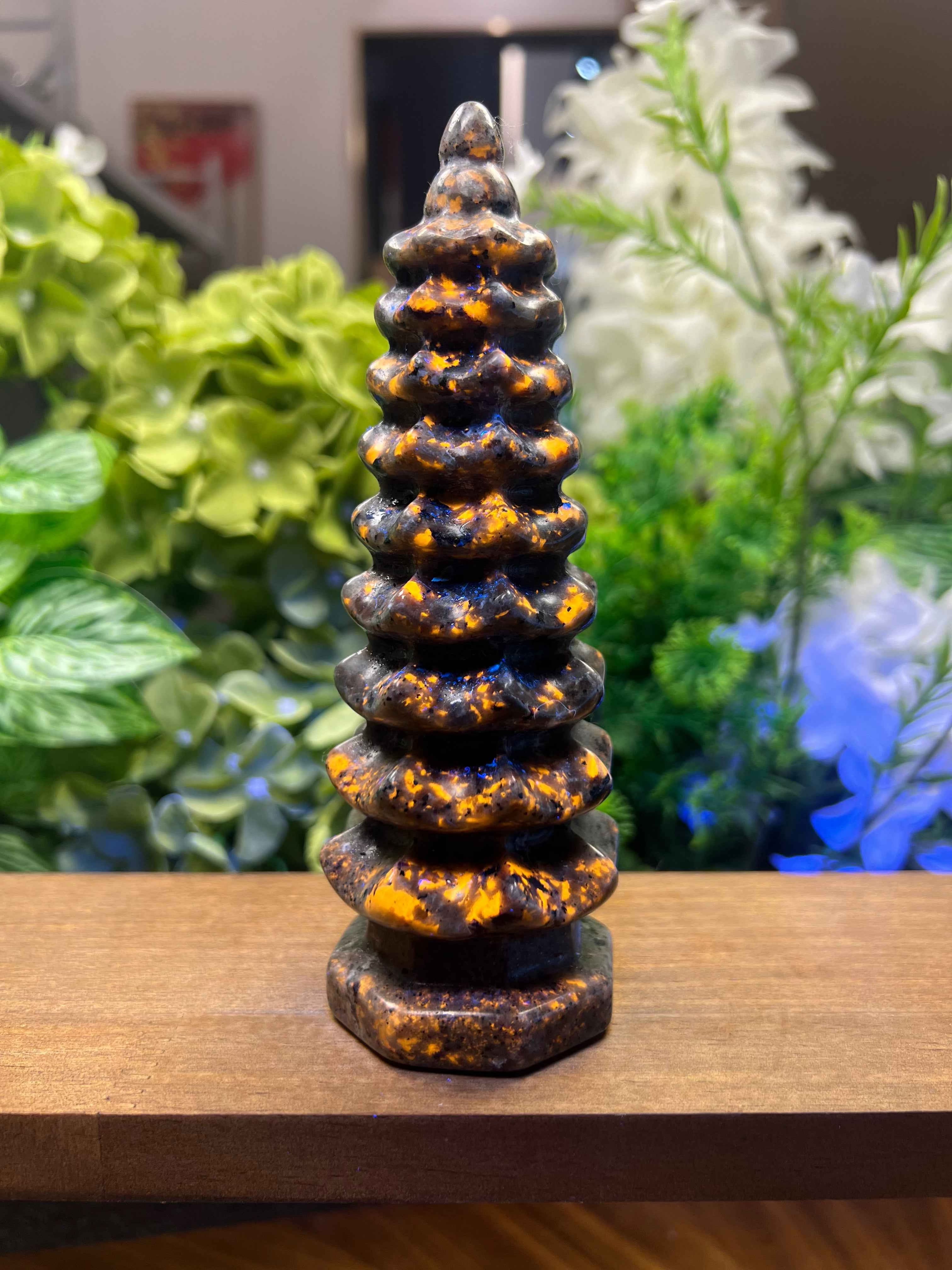 Yooperlite Pagoda Carving (Medium, 1.95*1.95*5.90, 0.865lb)