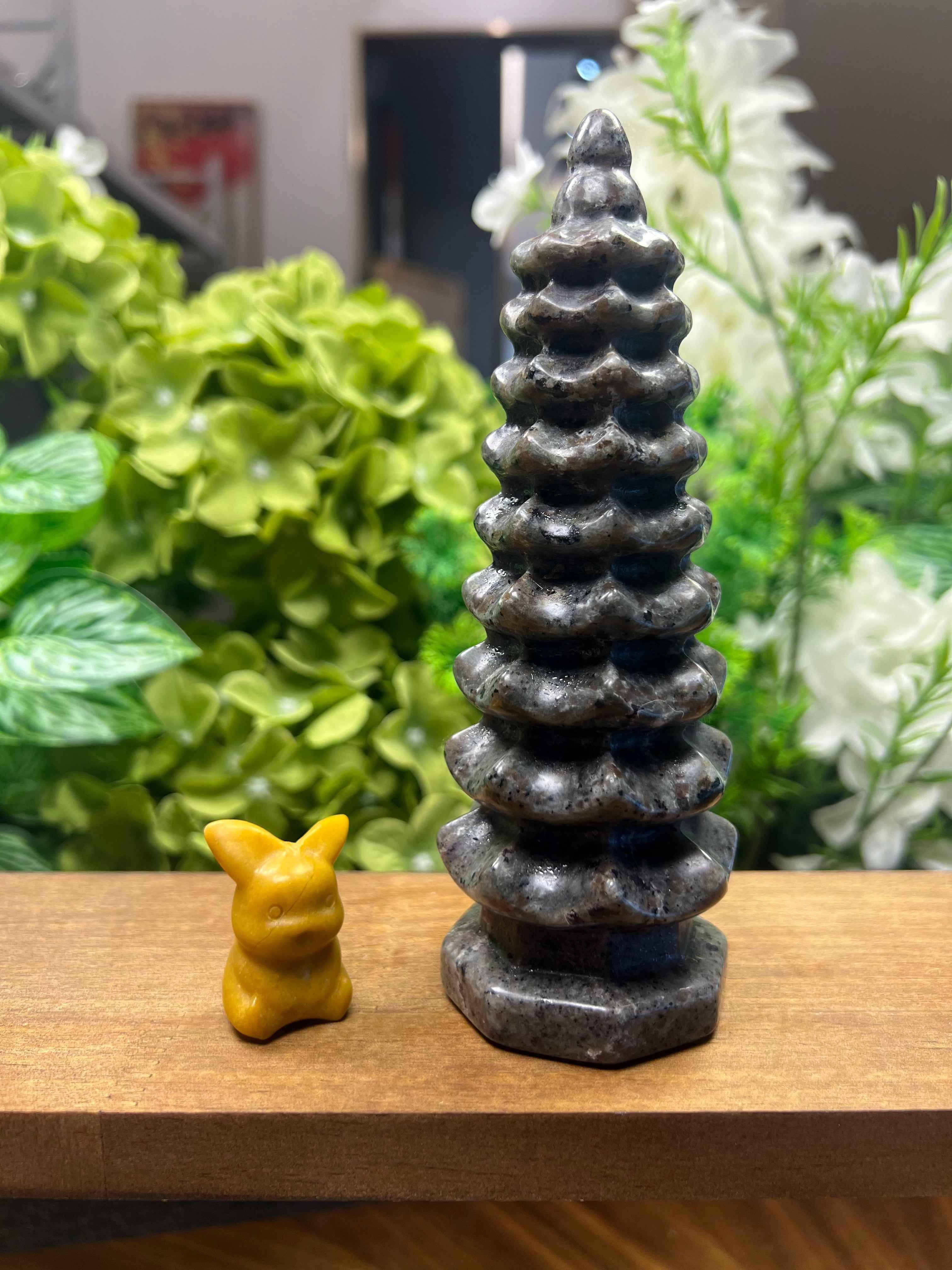 Yooperlite Pagoda Carving (Medium, 1.95*1.95*5.90, 0.865lb)