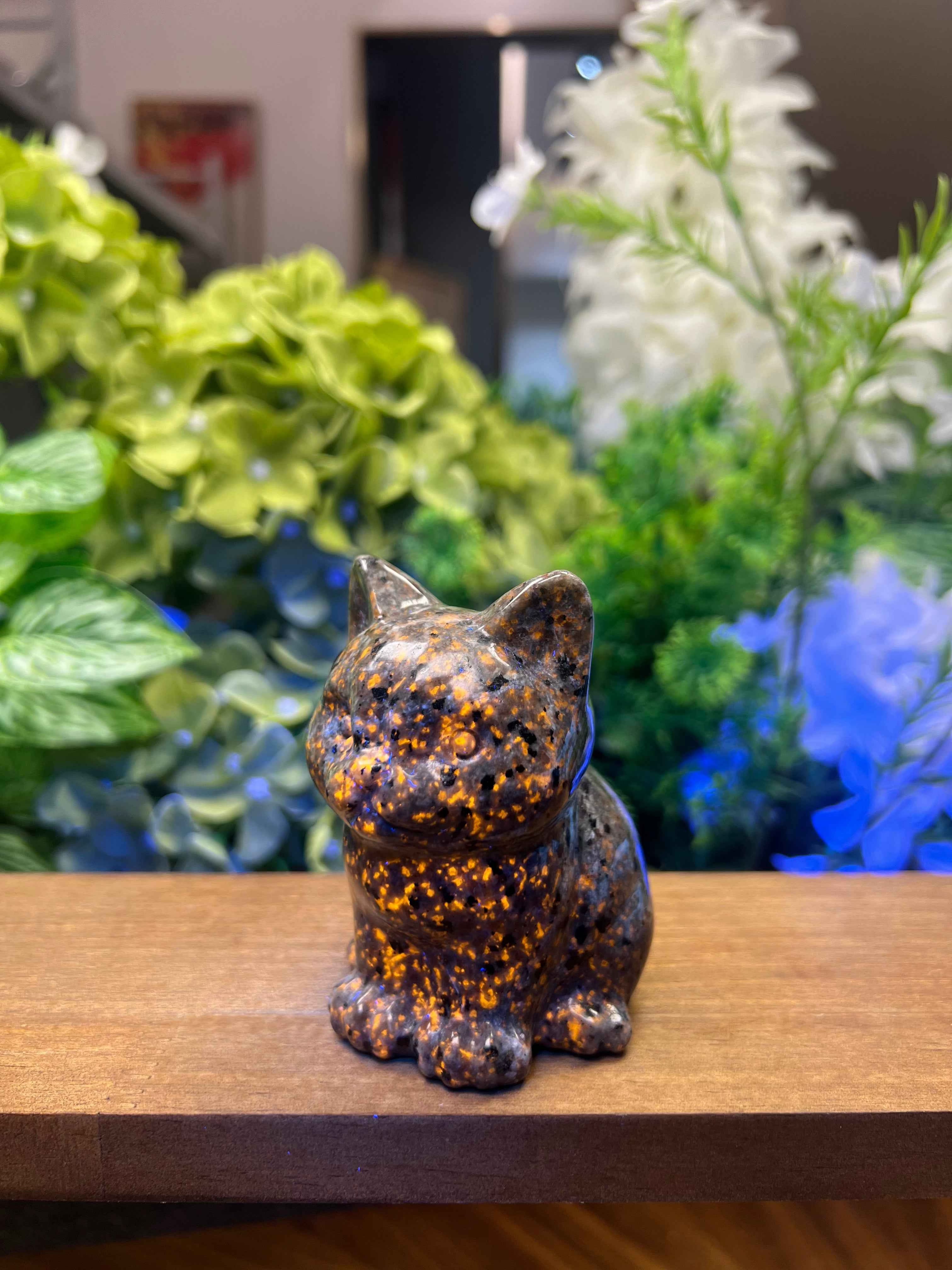 Yooperlite Kitten Carving (Medium, 2.75*2.15*3.21, 0.725lb)