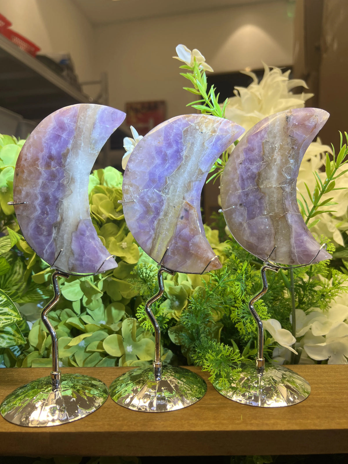 Small Amethyst Moon Carving with Metal Stand – 4.1-Inch Natural Stone Sculpture